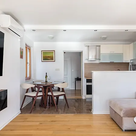 Lägenhet Penthouse Matkovic *