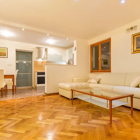 Apartamento Penthouse Matkovic